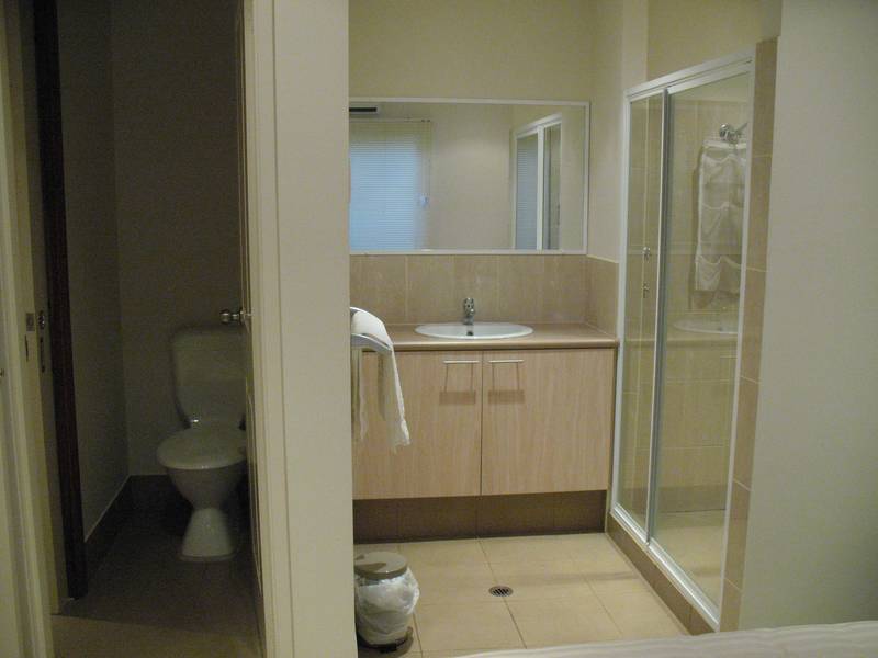 MODERN LIVING Picture 3