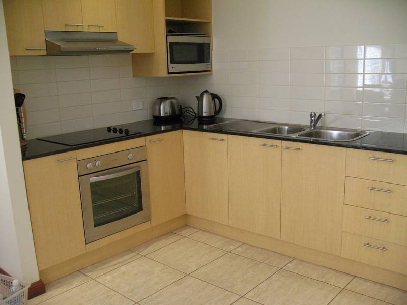 MODERN LIVING Picture 1