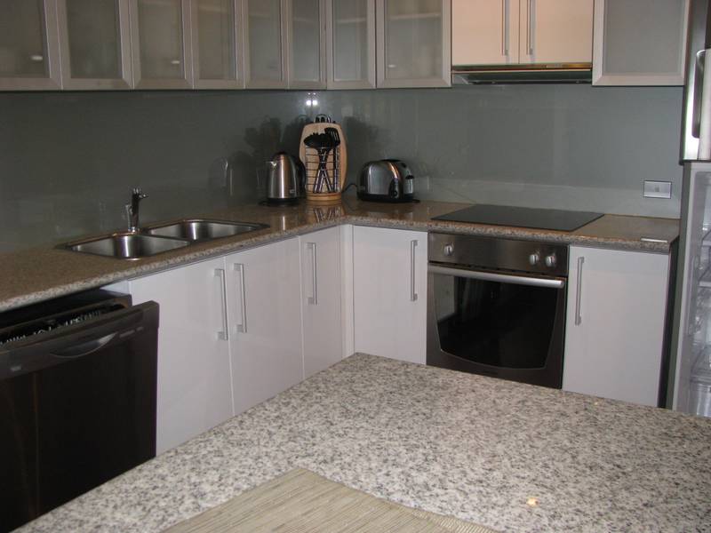 Beautifully Furnished Unit Picture 2