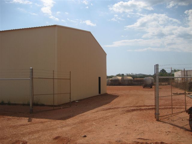 Rear Warehouse Port Drive! Picture 3