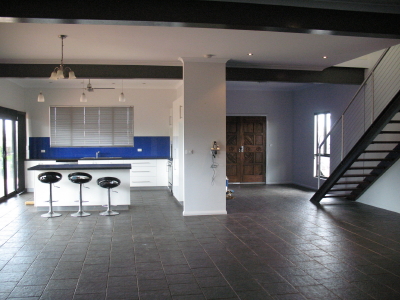 Magnificent 2 Storey Home Picture 3