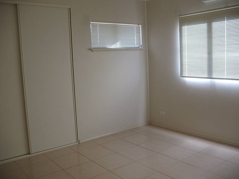 Near New & Close to School Picture 3