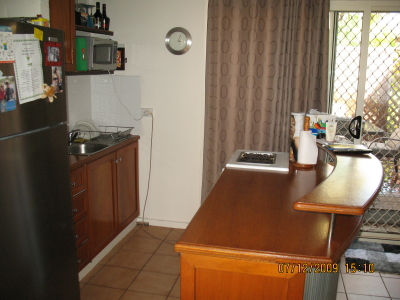 Funky well maintained unit... Picture 3