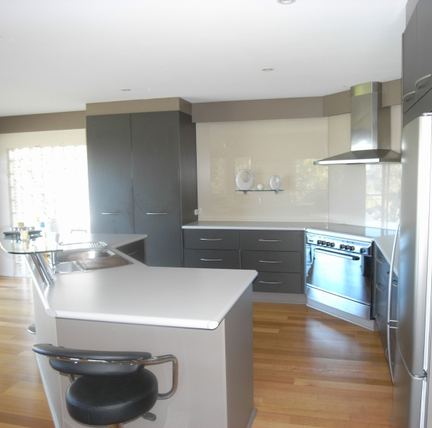 Stylish Wamberal Residence Picture 3