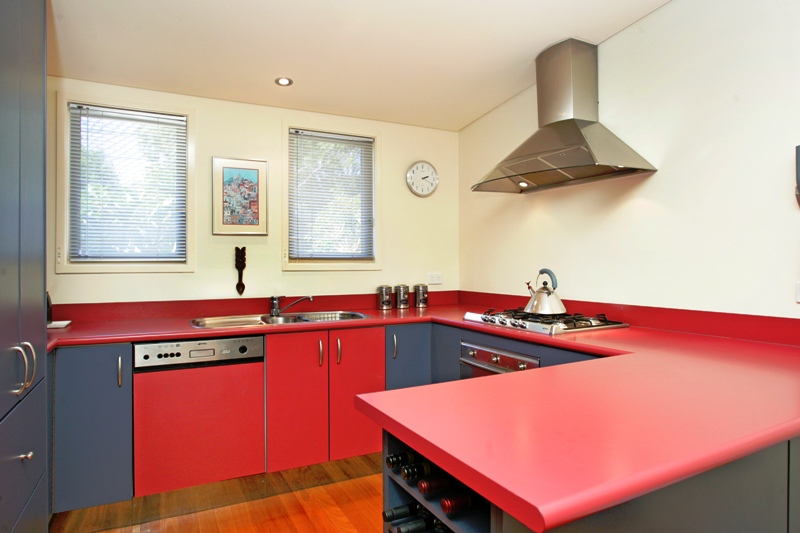 HEAVILY REDUCED, OWNER MOVING OVERSEAS, MUST BE SOLD... Picture 2