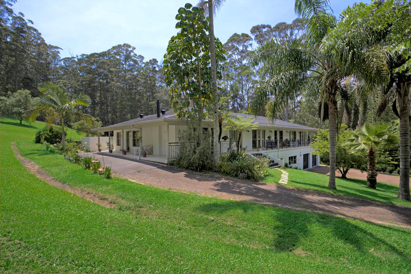 Rural Paradise in Glenning Valley - Two Residence on One Acreage Picture 3
