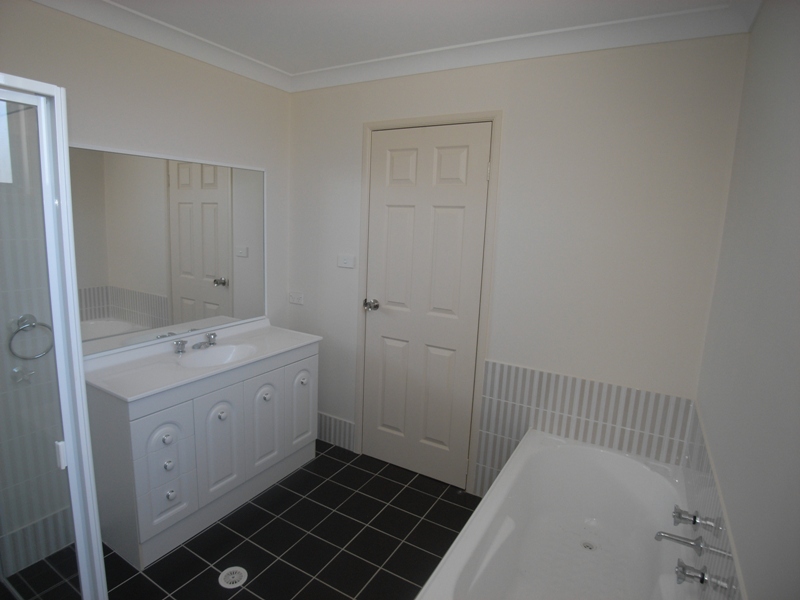 Modern three Bedroom Townhouse Picture 3