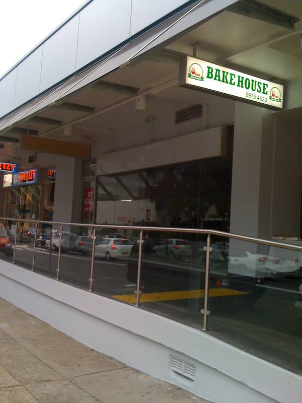 Bungan Court with new Aldi supermarket Picture 2