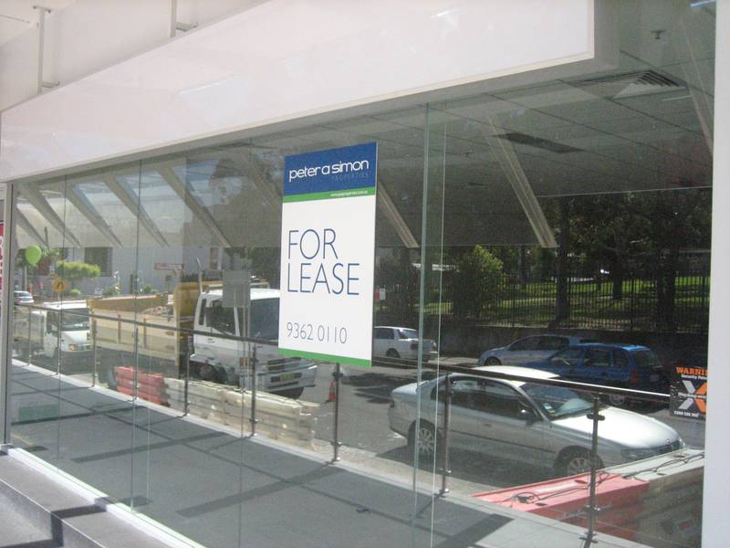 Bungan Court with new Aldi supermarket Picture 1