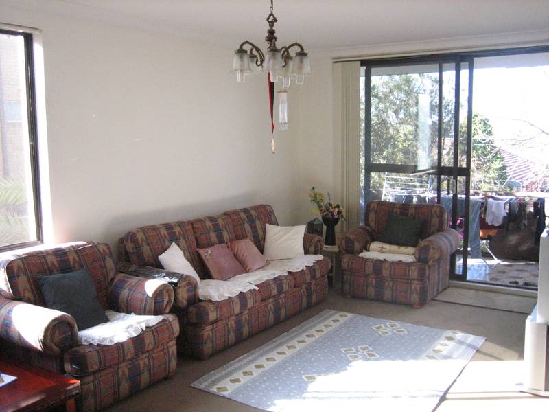 Spacious 3 Bedroom Apartment Picture 3