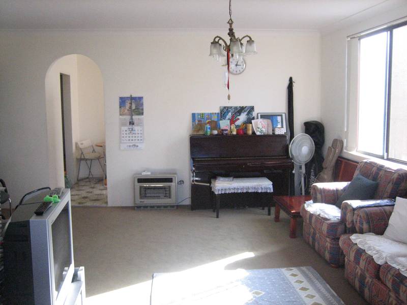 Spacious 3 Bedroom Apartment Picture 2