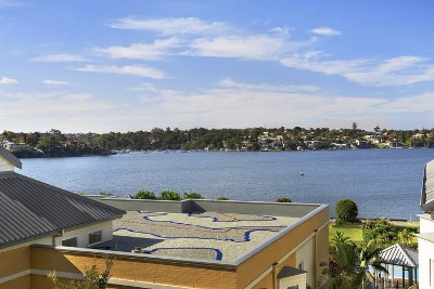 Superbly spacious waterside living Picture Superbly spacious waterside living Picture