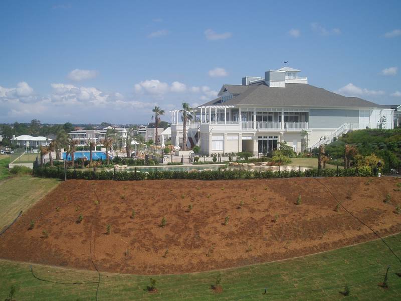 SPACIOUS AND PRIVATE 3 BEDROOM PROPERTY OVERLOOKING
COUNTRY CLUB Picture 3