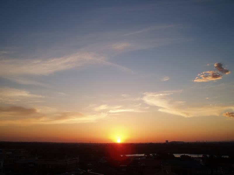 LARGER THAN YOUR AVERAGE 3 BEDROOM APARTMENT - 1 WEEK FREE RENT Picture 2