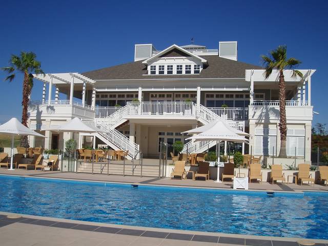 LARGER THAN YOUR AVERAGE 3 BEDROOM APARTMENT - 1 WEEK FREE RENT Picture 1