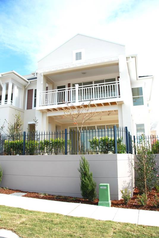 Luxury 3 bedroom 2 storey townhouse Picture 1
