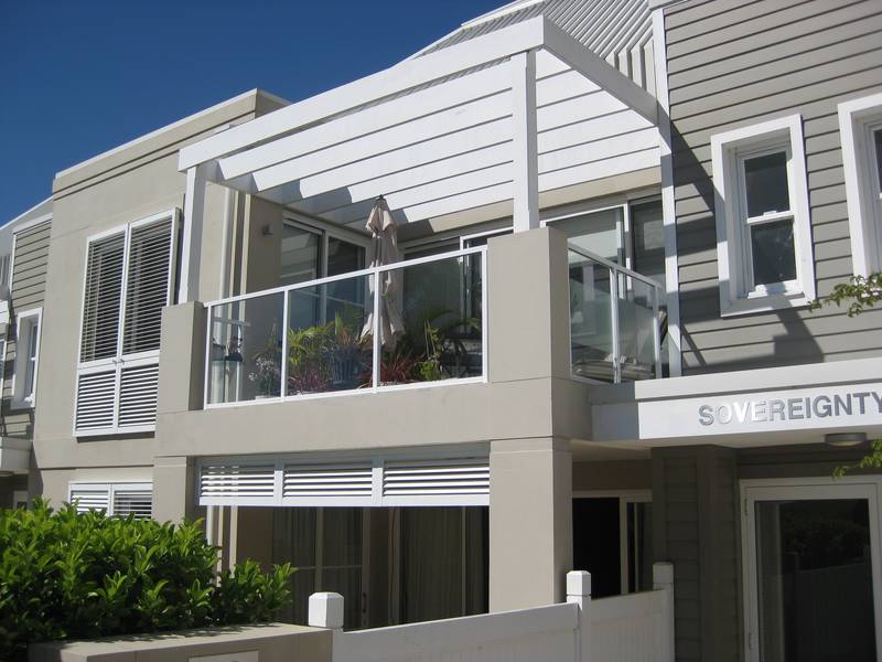 Contemporary Sunfilled Apartment Picture 2