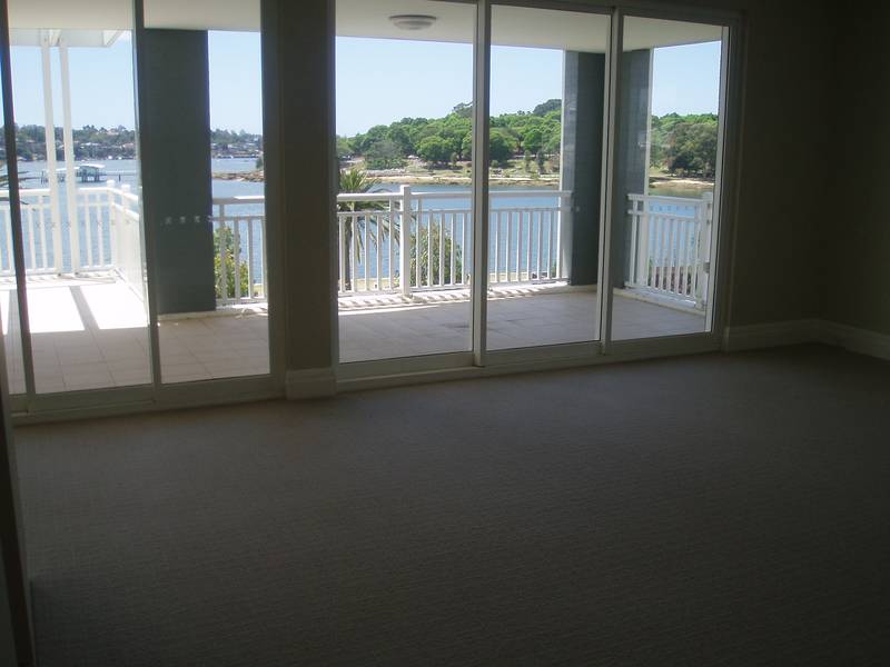 Luxury Three BedroomAPPLICATION RECEIVED Picture 1