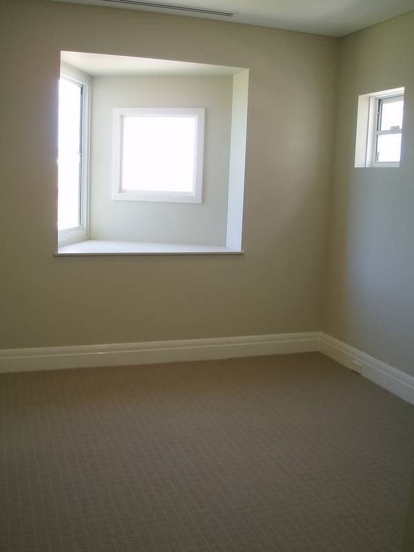 Luxury Three BedroomAPPLICATION RECEIVED Picture 3