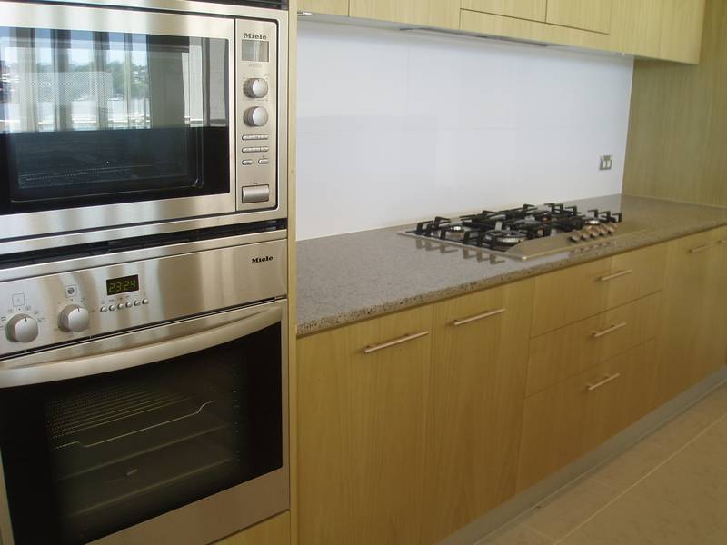 Luxury Three BedroomAPPLICATION RECEIVED Picture 2