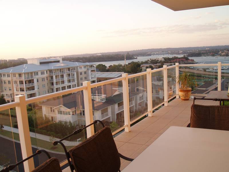Large 3 bedroom with Amazing Views - 1 week free rent Picture 1