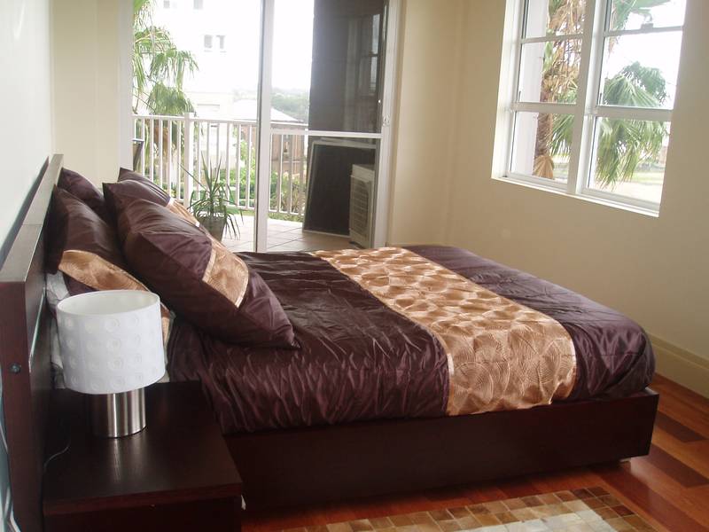 ENORMOUS THREE BEDROOM CORNER APARTMENT - AVAILABLE DECEMBER Picture 2