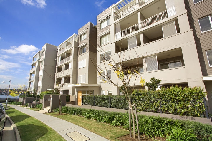 GREAT VIEWS OVER THE
COUNTRY CLUB Picture 1