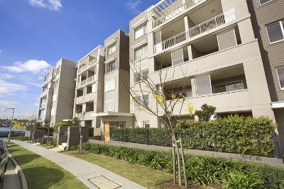 GREAT VIEWS OVER THE
COUNTRY CLUB Picture