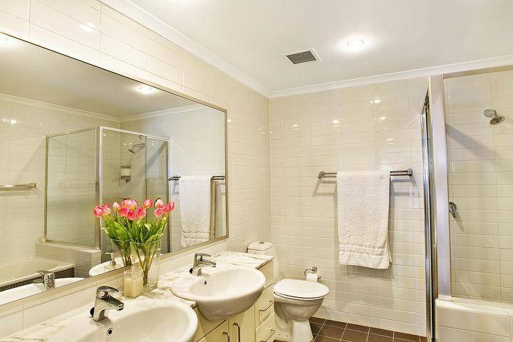 2 BEDROOM APARTMENT WITH THAT PERSONAL TOUCH Picture 3