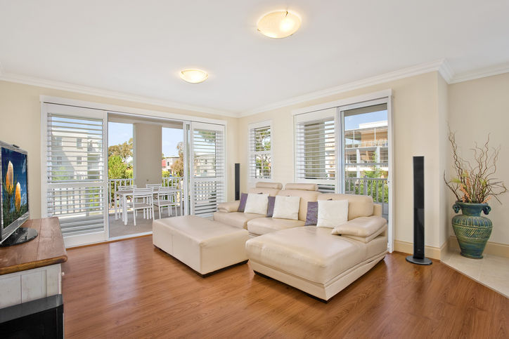 A Stylish and Rare Find Picture 1