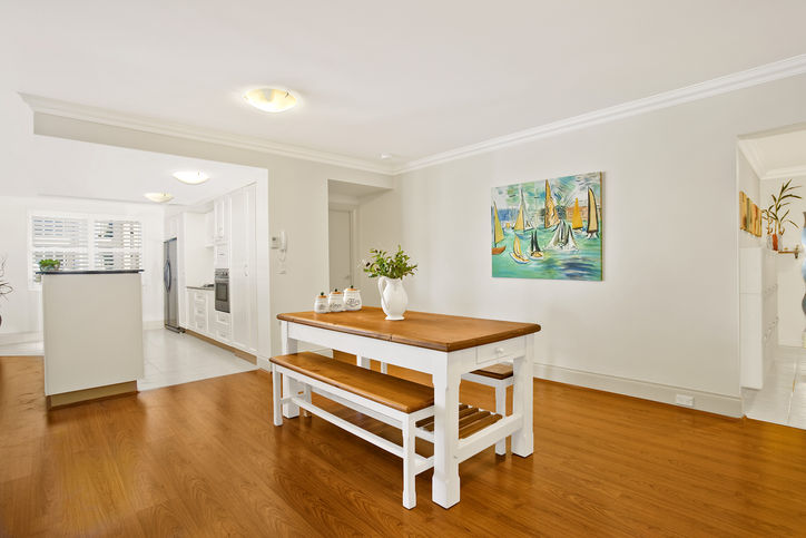 A Stylish and Rare Find Picture 2