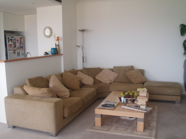 FABULOUS CORNER APARTMENT APARTMENT IN SAVANNAH, WALKING DISTANCE TO THE FERRY WHARF Picture 1