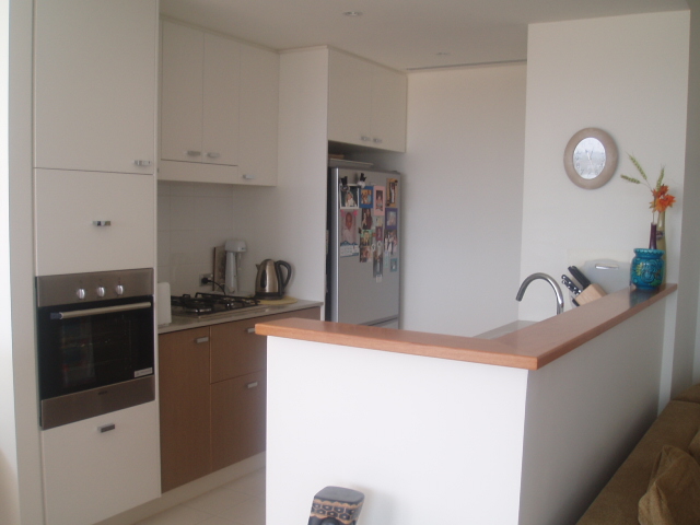 FABULOUS CORNER APARTMENT APARTMENT IN SAVANNAH, WALKING DISTANCE TO THE FERRY WHARF Picture 2