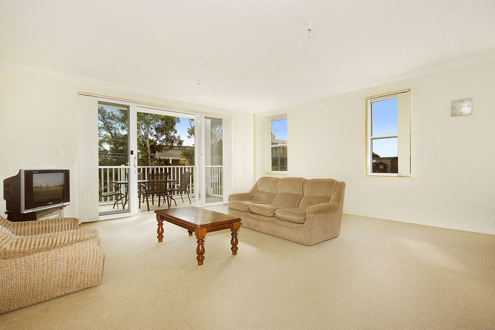 Indulge in an exclusive and idyllic resort lifestyle Picture 3