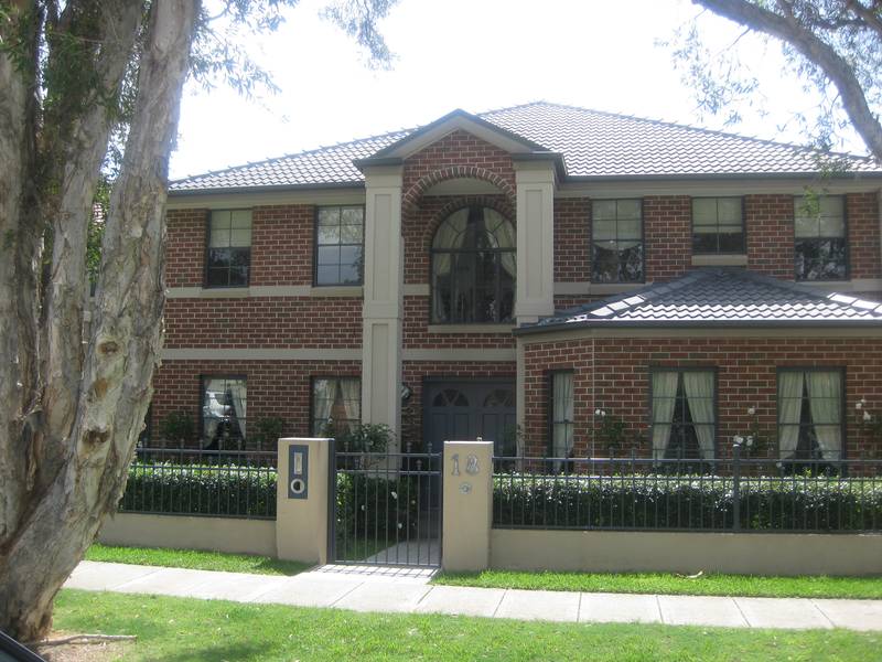 FURNISHED OR UNFURNISHED
5 BEDROOM HOUSE IN THE BEST TREE LINED STREET IN CABARITA Picture 1