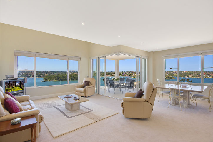 Two-storey penthouse with harbour district views Picture 3