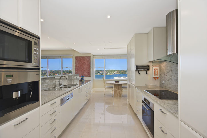 Two-storey penthouse with harbour district views Picture 1