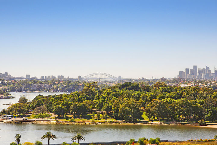 Immense Luxury Apartment with Superb Panoramic Views Picture 1