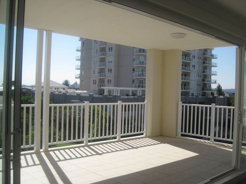 Spacious 2 bedroom apartment with a view Picture 3
