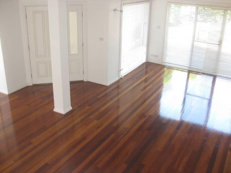 Spacious 3br Townhouse with Waterviews Picture 3