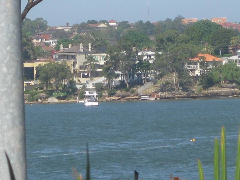 Spacious 3br Townhouse with Waterviews Picture 2