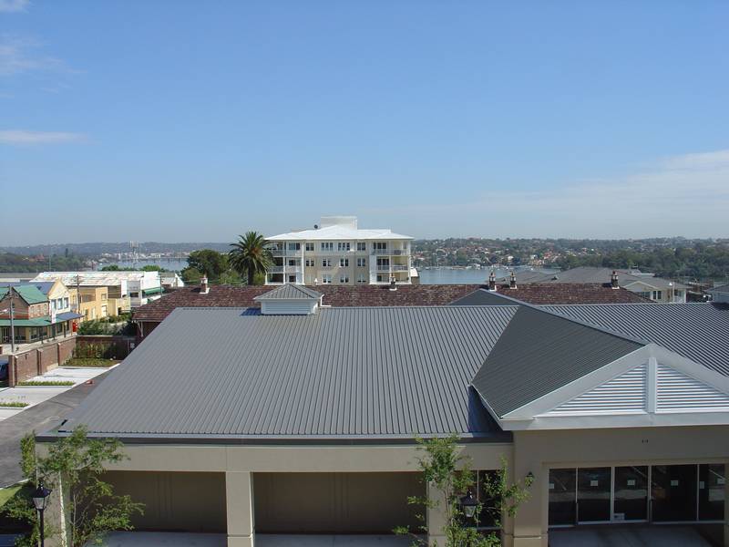 APPLICATION RECEIVED Top Floor Sunny Three Bedroom in Breakfast Point Picture 3