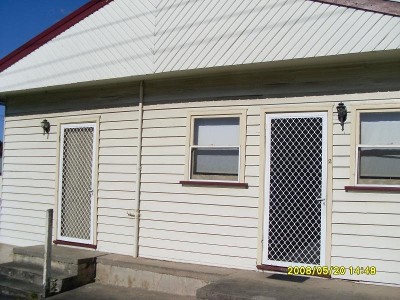 CLOSE TO SHOPS AND TRANSPORT Picture