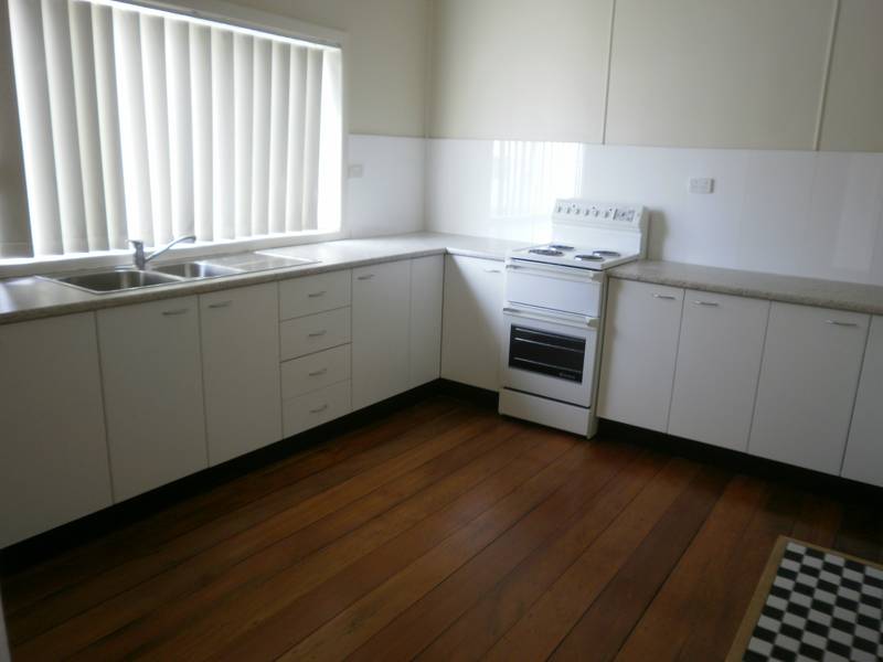 A LITTLE CHARMER Picture 3