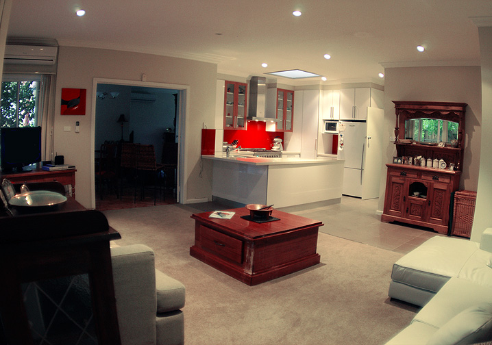 Modern four bedroom home Picture 2