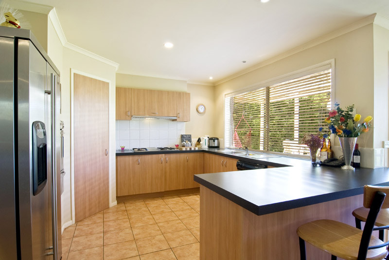 Ageless, Statuesque Entertainers Delight Picture 3