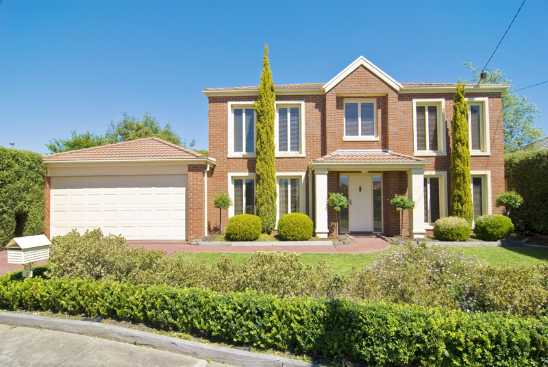 Ageless, Statuesque Entertainers Delight Picture 1