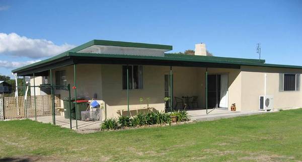 Peaceful & Private - Only a Short Distance From the Main Street Picture 1