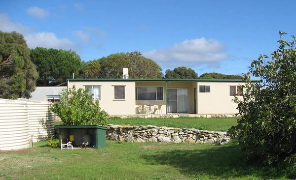 Peaceful & Private - Only a Short Distance From the Main Street Picture 2