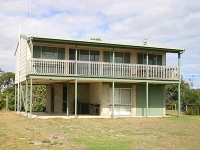 Take this opportunity to purchase a holiday house in popular Robe Picture